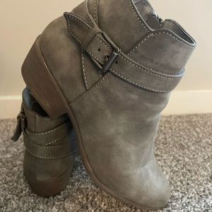 7.5 JustFab gray booties.